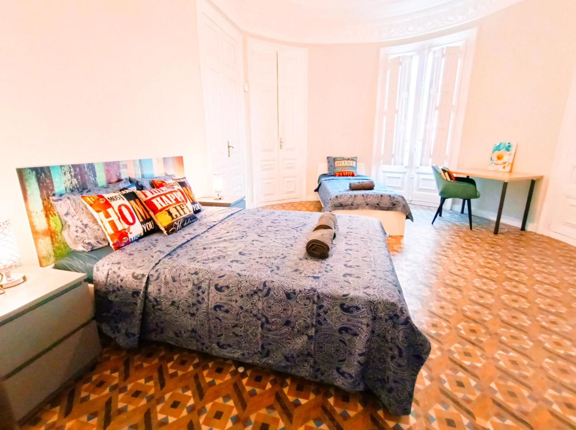 Private Rooms By Plaza Catalunya Барселона Экстерьер фото